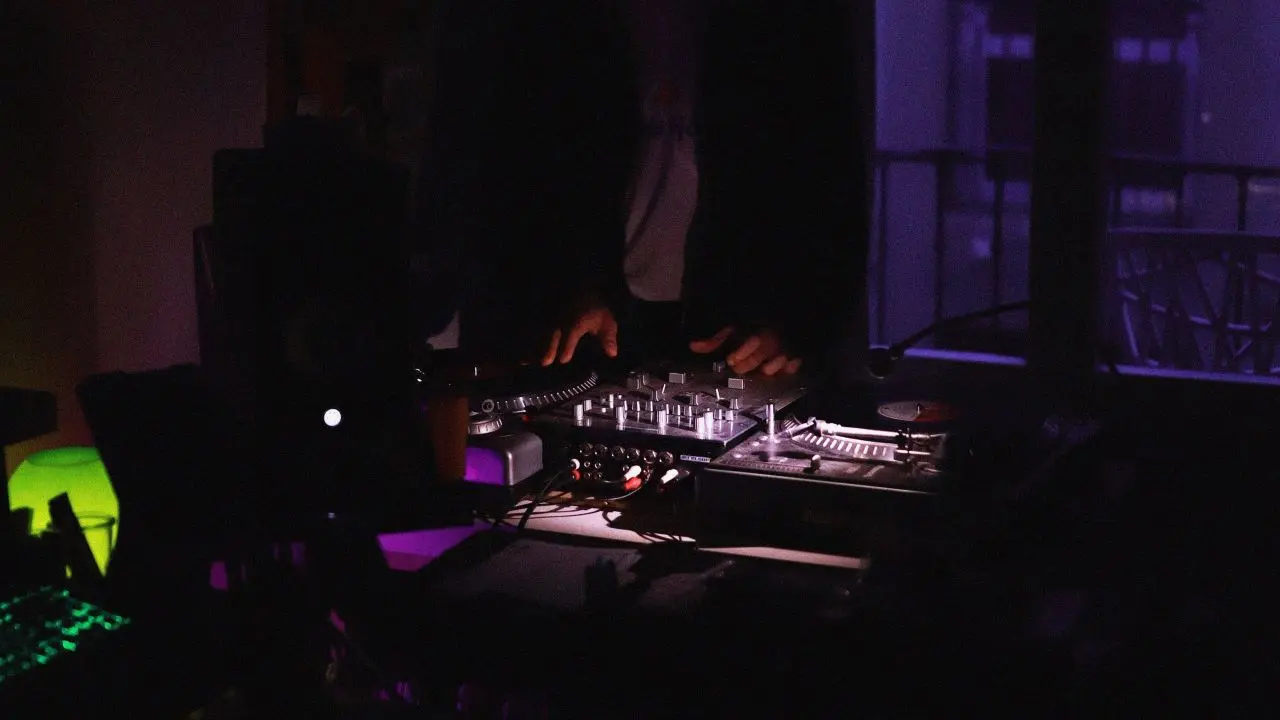 dj_remote_music_204251_2560x1440.jpg